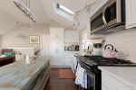 Well appointed kitchen - Microwave over gas stove